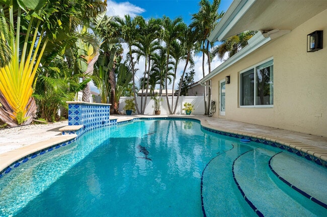 Building Photo - 7641 W Country Club Blvd