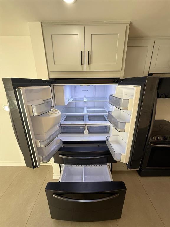 Photo - 6891 Scott St