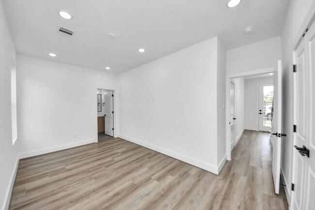 Photo - 6949 Foster St