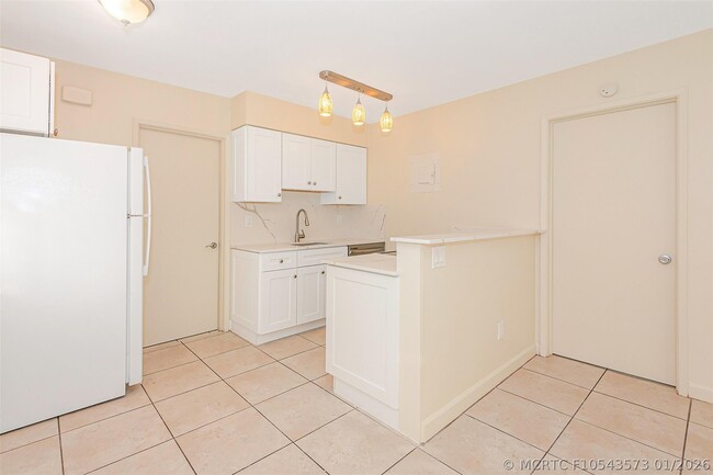 2581 NE 11th Ct Unit 2585