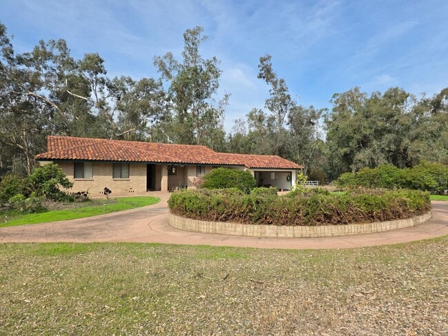 Building Photo - Herald Ranchette