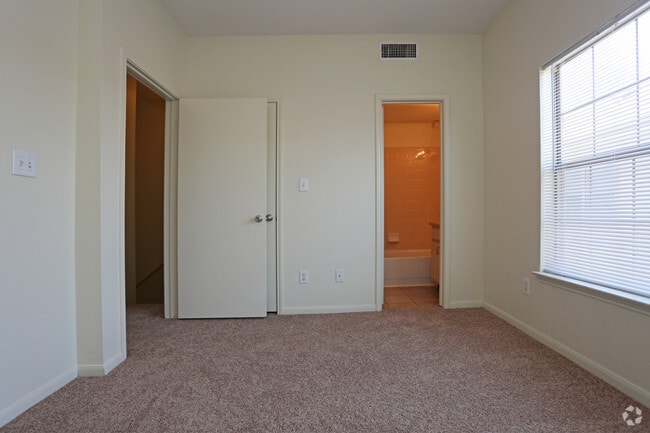 2 BD, 2 BA - 976 SF