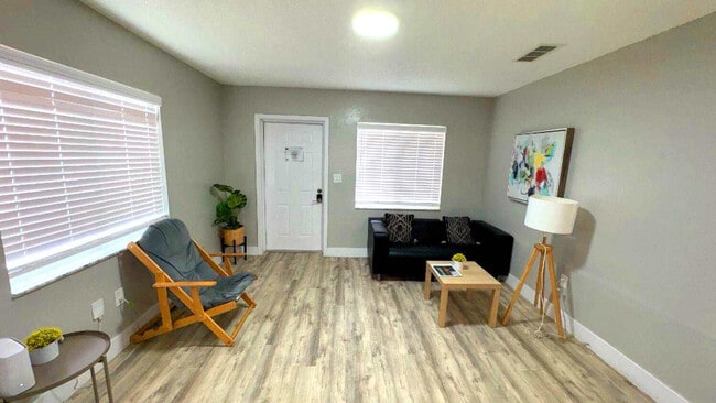 Building Photo - 46 NW 44th St Rental