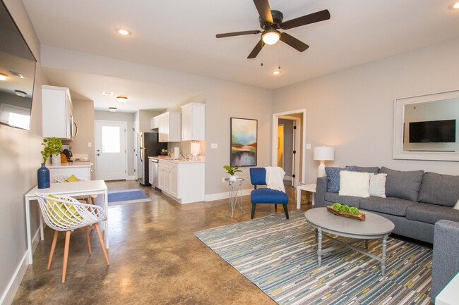 Photo - 410 W Matthews Ave Apartment Unit 410 W Matthews #A