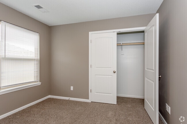 3BR, 2BA - 1177 SF