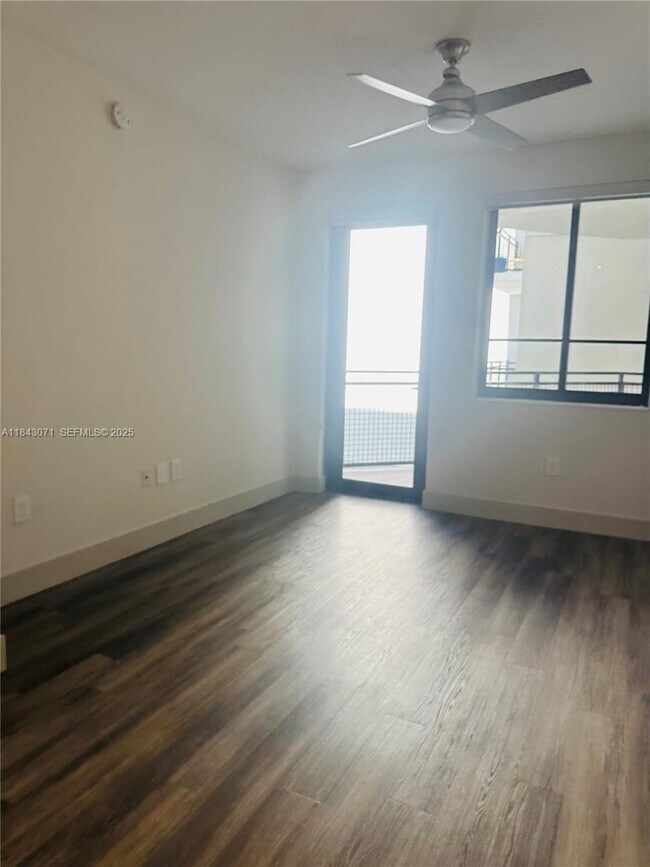 Photo - 817 SE 2nd Ave Unit 417