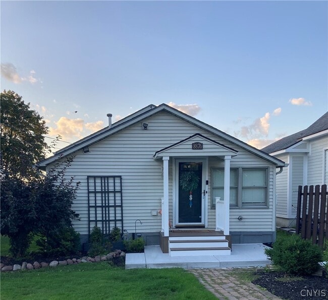 Building Photo - 8876 Maple Dr
