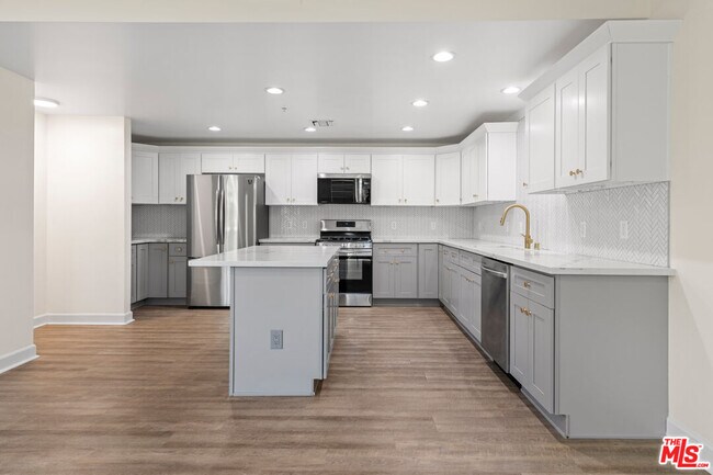 13200 Pacific Promenade Unit 316