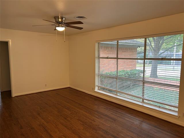 Photo - 888 Berkinshire Dr