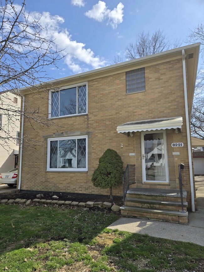 Building Photo - 8221 Pelham Dr Unit Lower