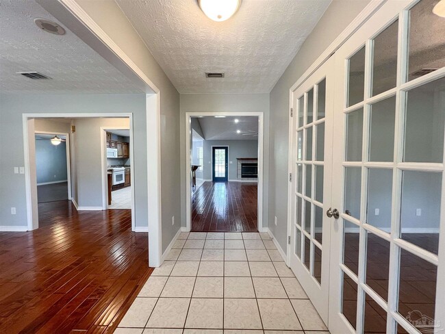 Photo - 7342 Wymart Rd