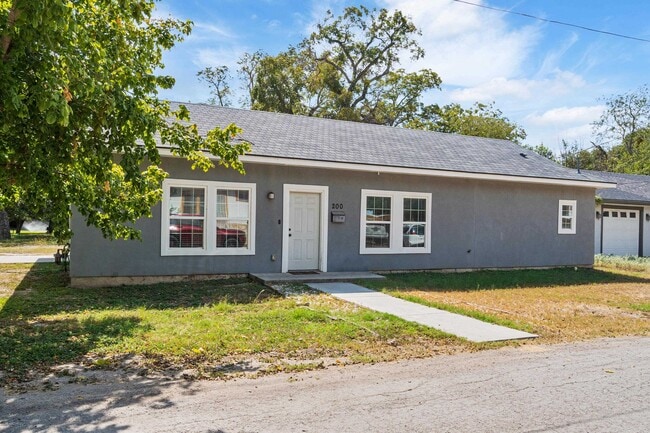 Photo - 200 Wallen St