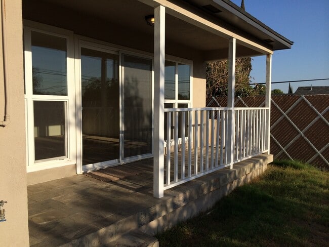 Photo - 3 Bed / 1 Bath Home Near Bakersfield College – $1,725 + Deposit