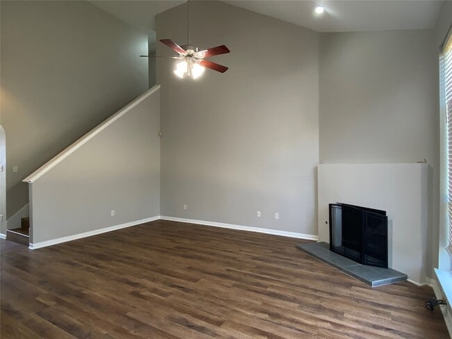 Photo - 1544 Commerce Dr