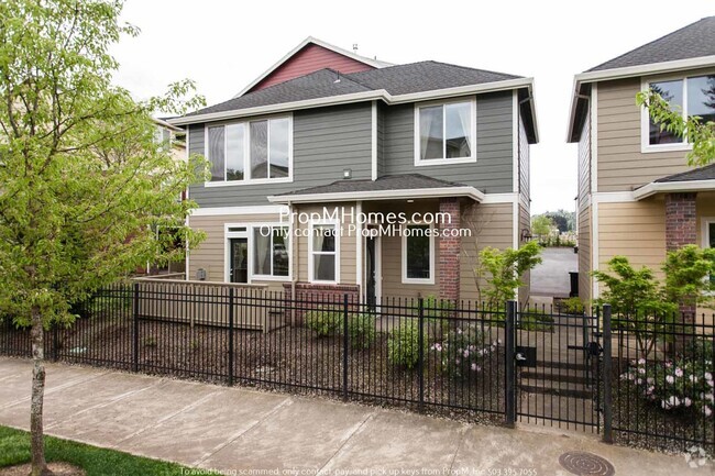 Building Photo - Gorgeous Two Bedroom Townhome In Gresham! ...