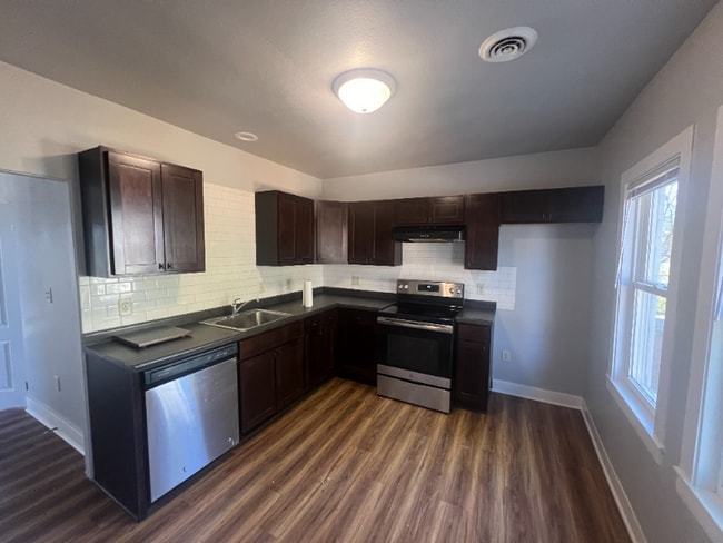Photo - 606 N 4th St