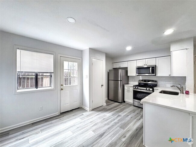 Building Photo - 608 Bracewood Cir Unit B Rental