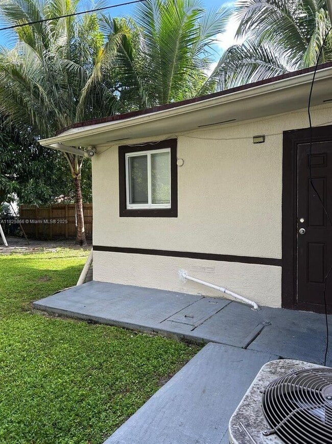 Building Photo - 785 NW 96th St Unit 2-2 Rental