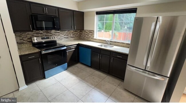 Photo - 13 Dinsdale Ct