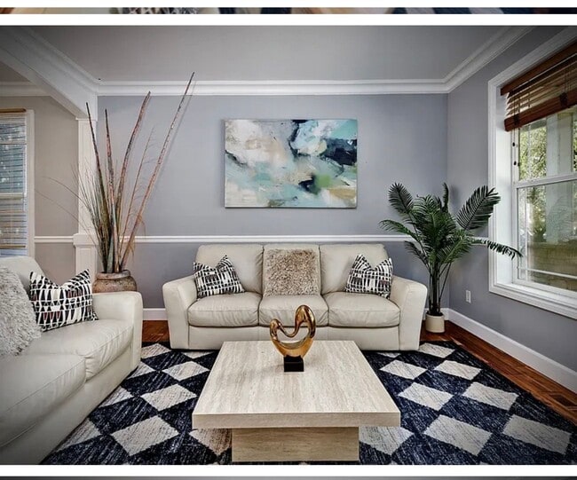 Photo - * FULLY FURNISHED * -3 levels, 7 bedrooms , lower level apartment with separate entrance *Home ba...