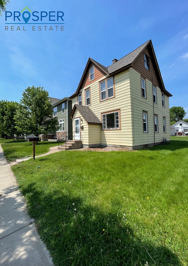 Photo - 606 Menomonie St Unit ME606X