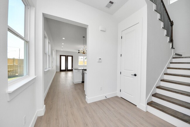 Building Photo - 4129 E Toliver St