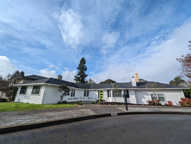 Building Photo - 4977 Hoen Ave