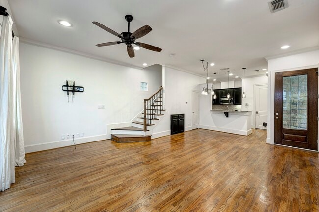 Photo - 931 W 23rd St