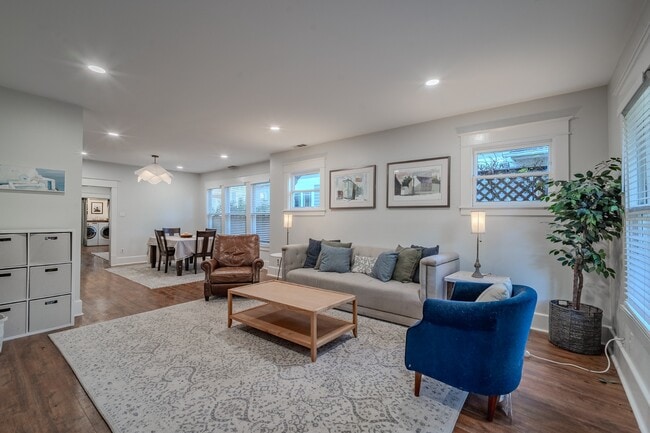 Updated Historically Charming Bungalow walking distance to Greenville Ave