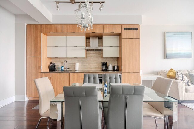 Photo - 299 Front St W Unit ID1037023P