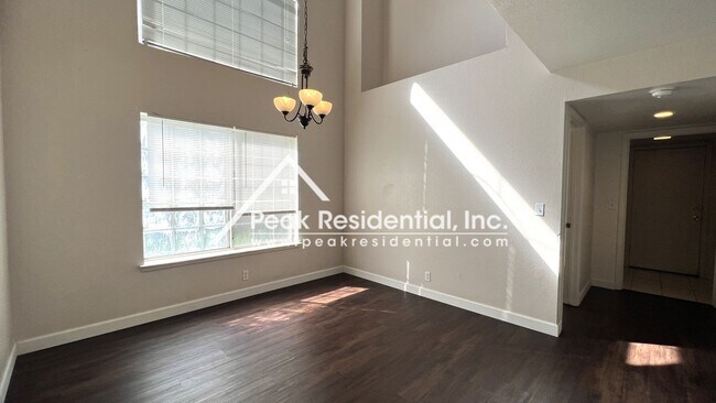 Photo - Spacious 4bd/3ba Vintage Park Home with 3 ...