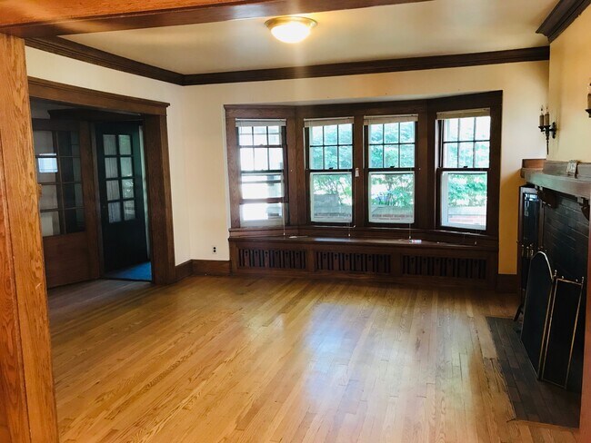 Photo - 2825 N Frederick AV