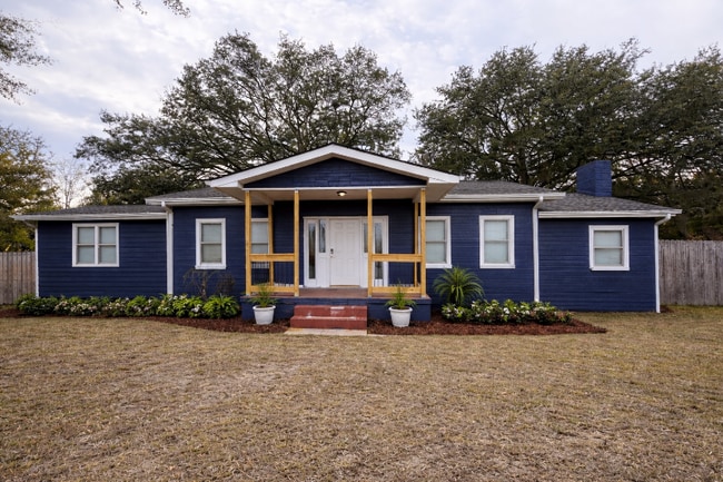 Building Photo - 410 Live Oak Church Rd