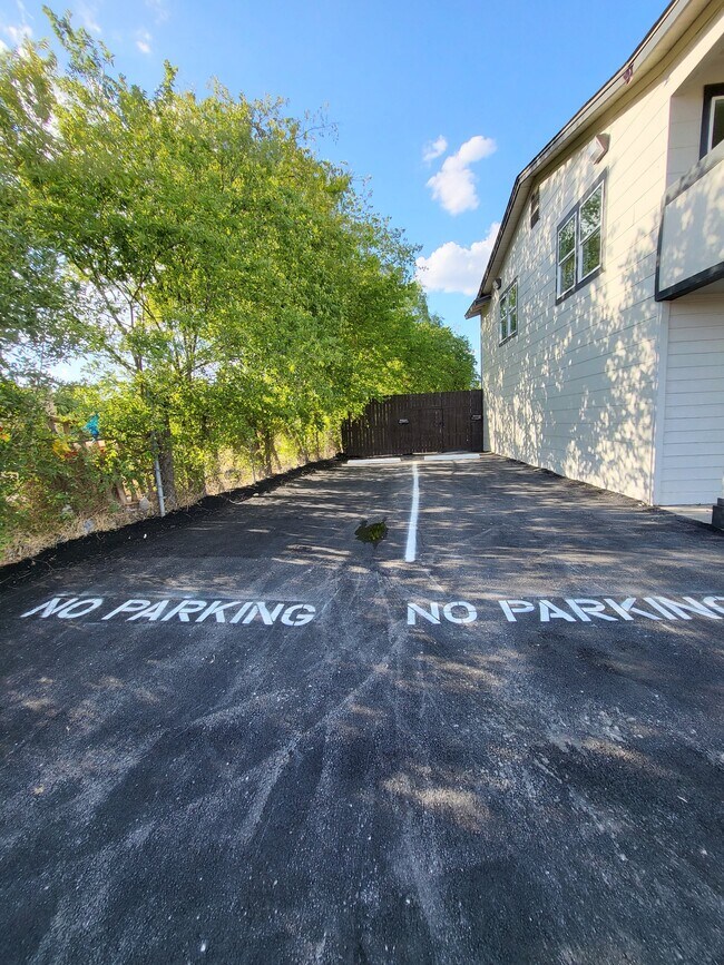 Photo - 2417 Castroville Rd Unit 1104