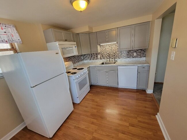 Building Photo - 210 Greenside Ave Unit 3 Rental