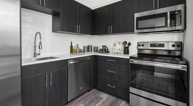 Photo - 57 E Delaware Pl