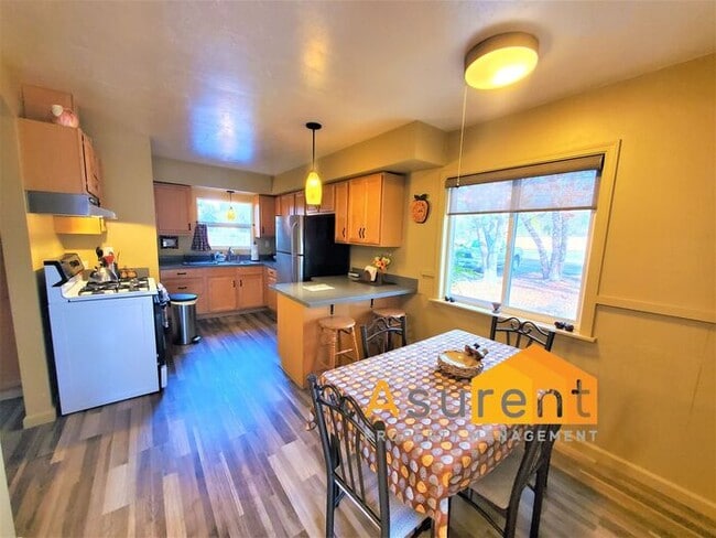 Photo - Charming Updated Fully Furnished Rental Av...