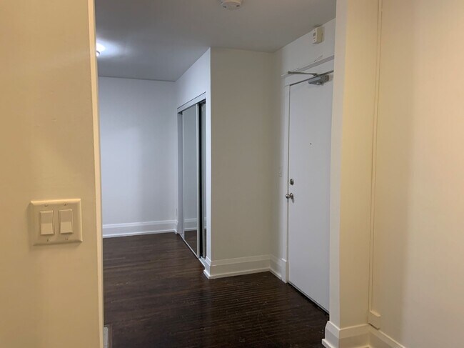 Photo - 54 Maitland St Unit 208
