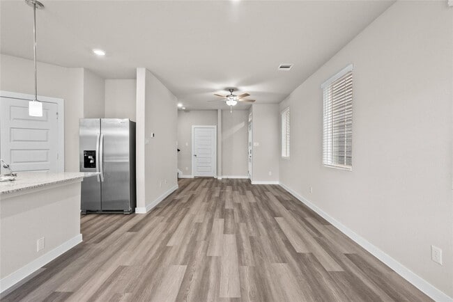 Photo - 594 Avisa Dr