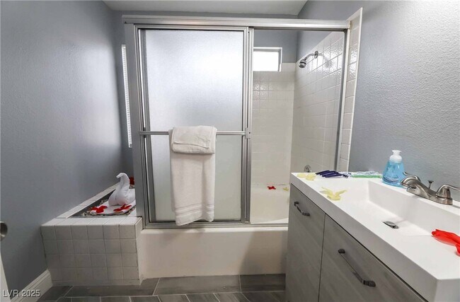 Photo - 6737 W Evanston Ave