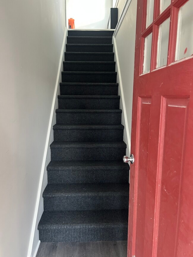 Photo - 14 Ferrara Ave Unit Upstairs front apartment