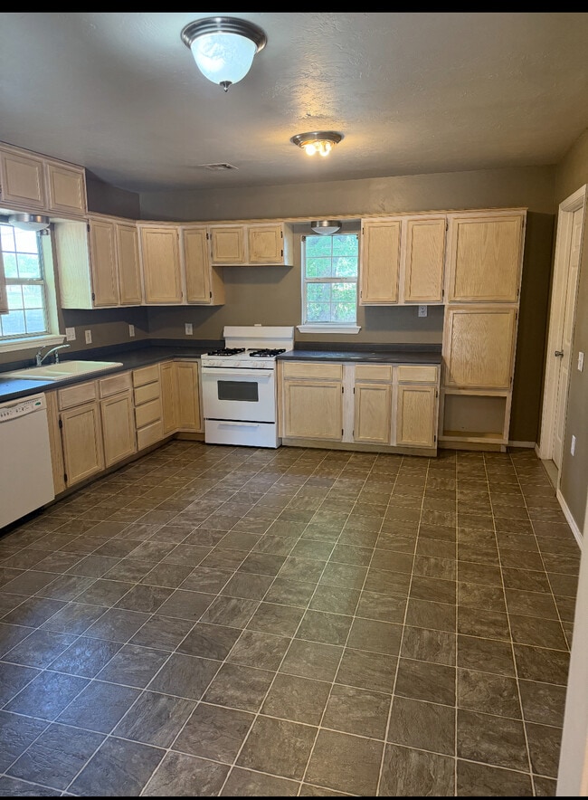 Photo - 302 E Washington St