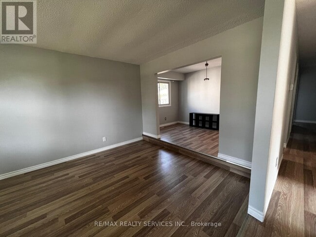 Photo - 17 Renny Crescent