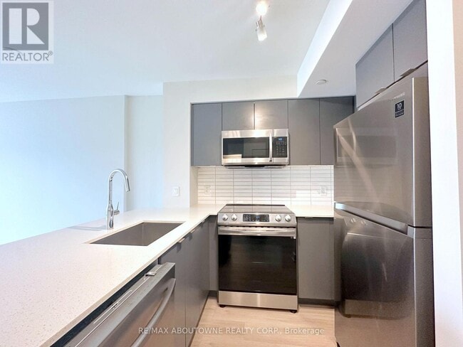 Photo - 3385 Dundas St W