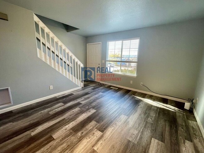 Photo - 805 Summer Dr