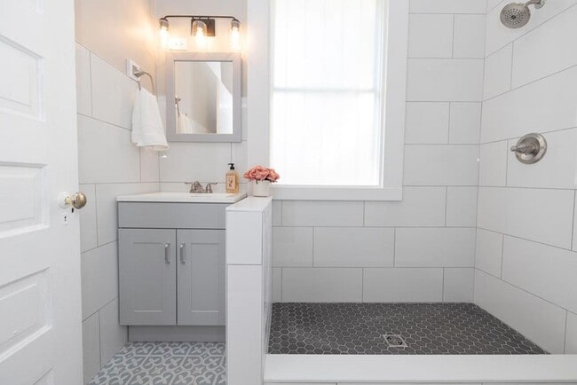 Photo - Charming 2 Bedroom/1 Bathroom Home