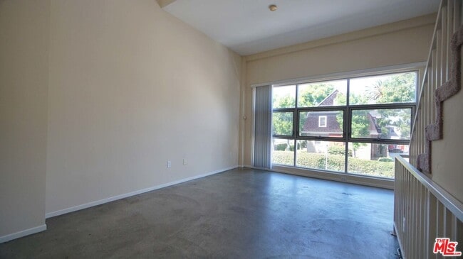 Building Photo - 922 W 23rd St Unit 202 Rental