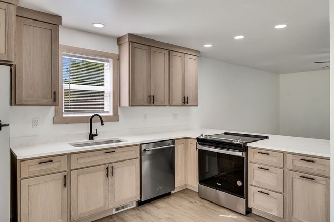 Building Photo - Cardinal Ave Unit 705