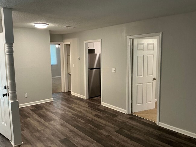 Building Photo - 1005 Piney Woods Rd Unit C