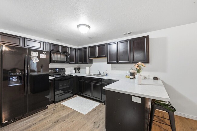 Photo - 86 E Rose Way